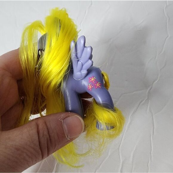 My Little Pony G4 3" Brushable LILY BLOSSOM Purple with Yellow Mane - Picture 2 of 4